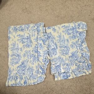 Waverly Luxury Collection Blue and Cream Pillow Case Set Of 2